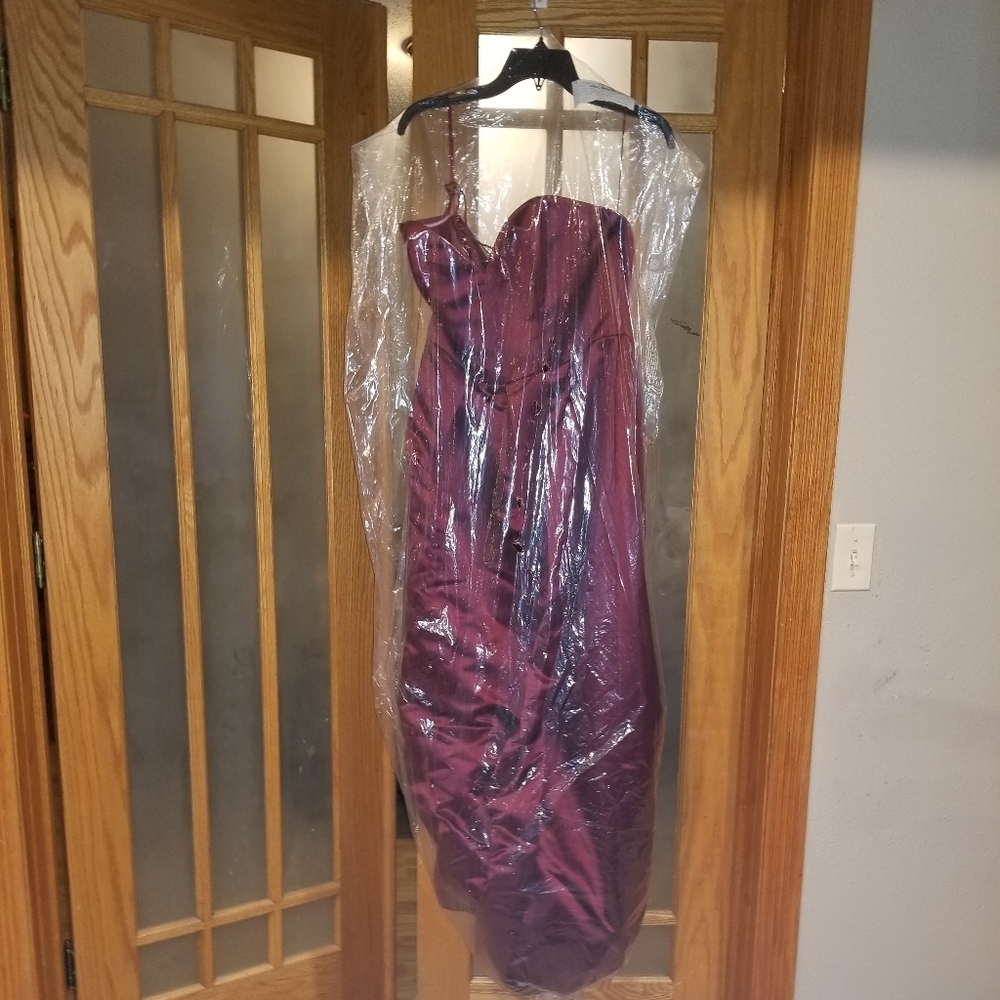 Burgundy Bridesmaids Dress with pockets! NWT